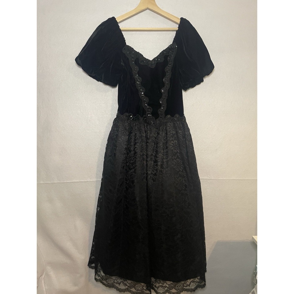 Vintage Cachet Black Lace Sequin Puff Sleeves Tulle Petticoat